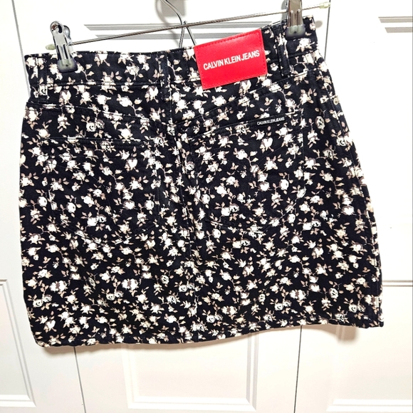 Calvin klein skirt - Picture 2 of 3